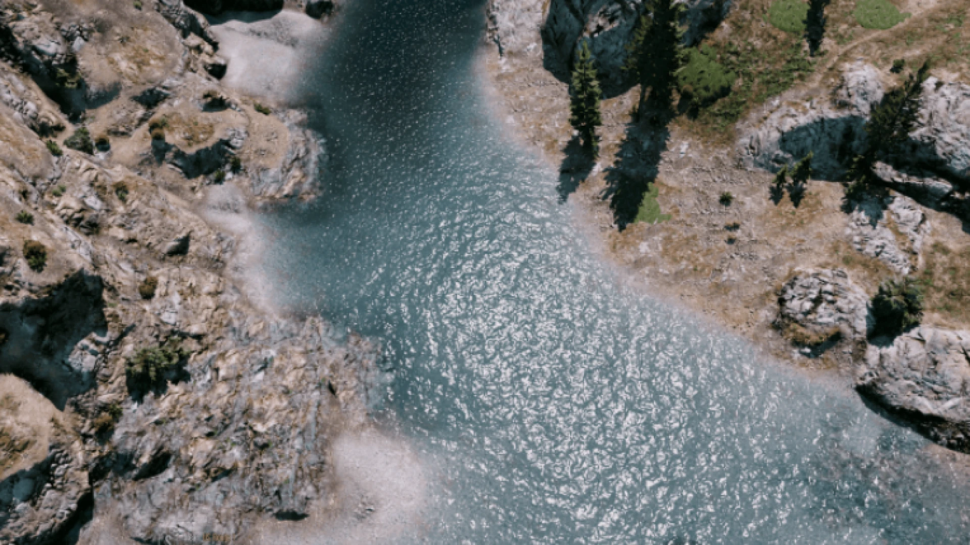 Beautiful water with clear waves and reflections in a FiveM ocean