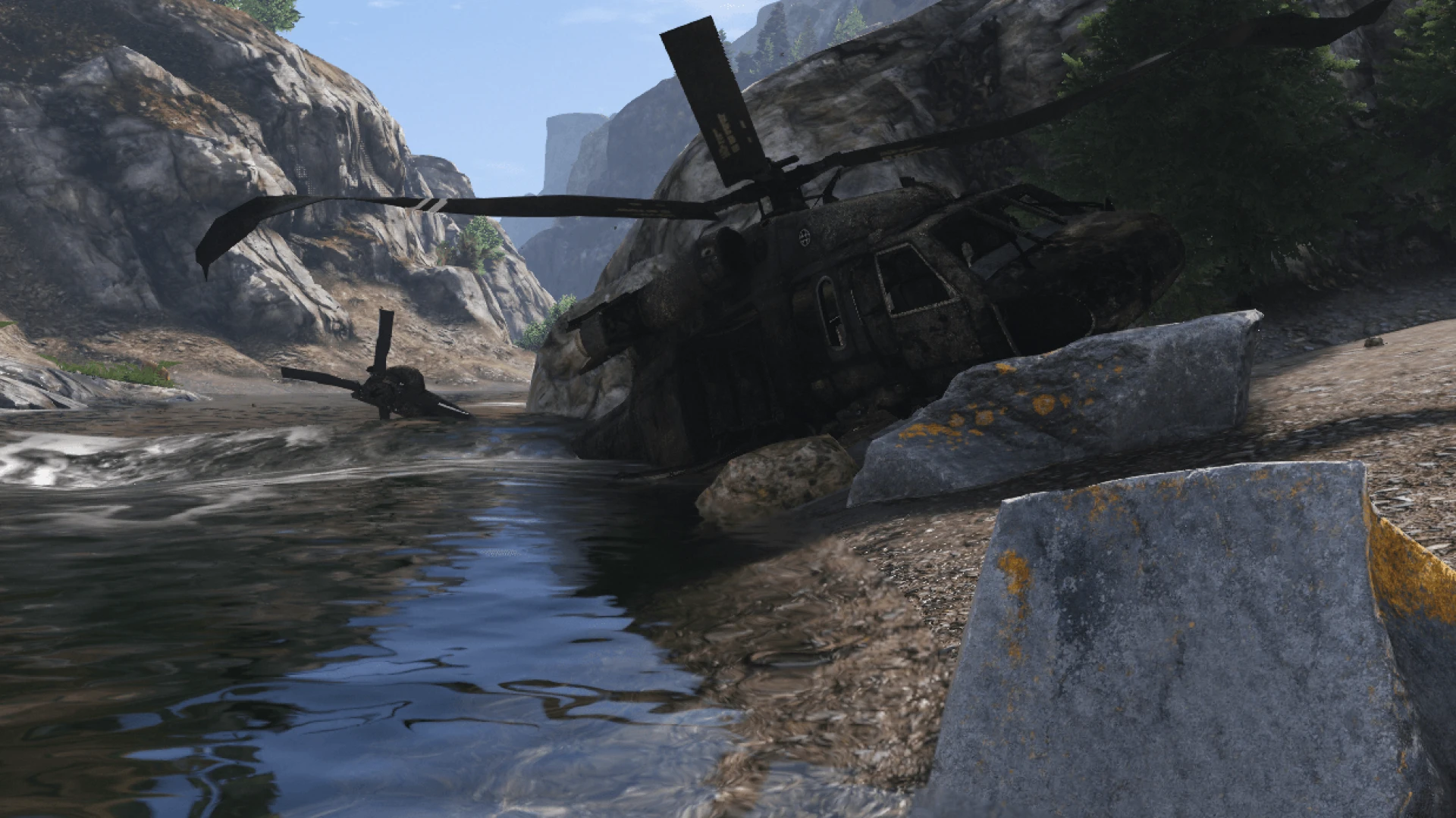 Crashed BlackHawk military helicopter wreck scene in FiveM — view 2