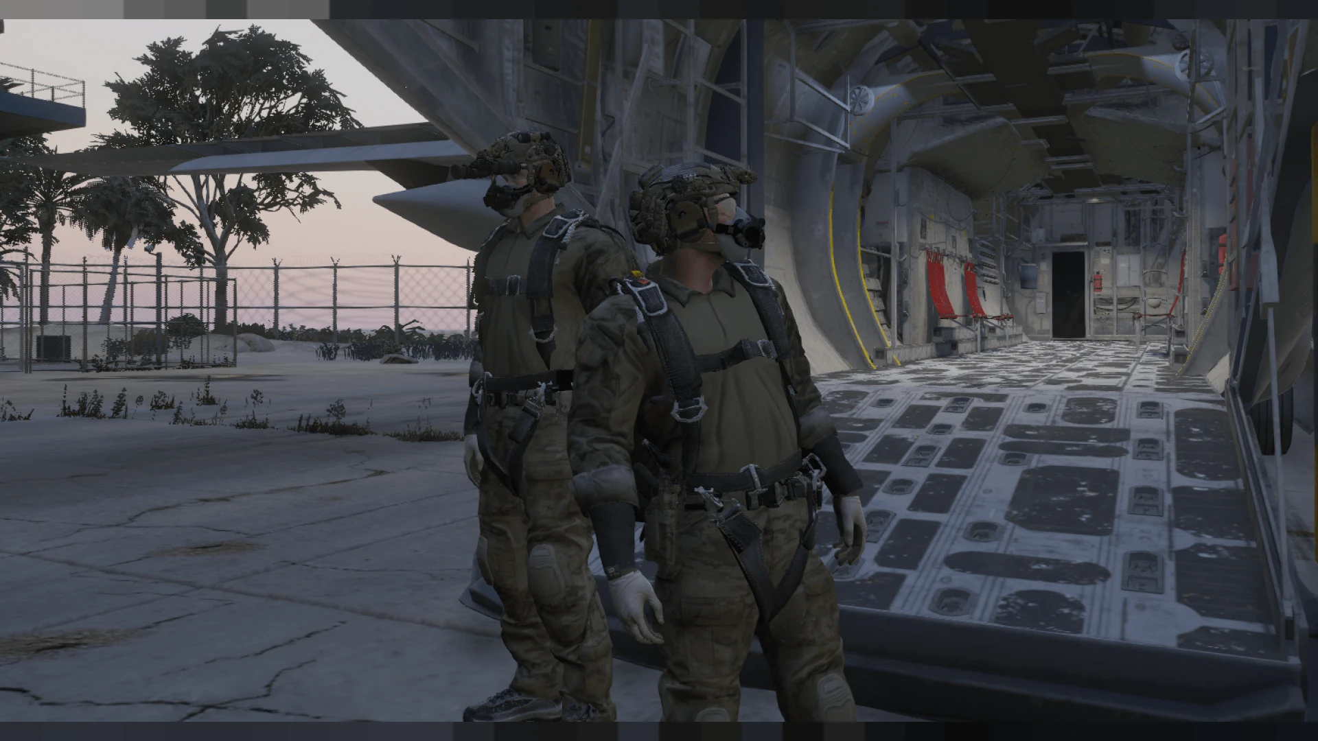 HALO Parachute Pack and jumpmask on a FiveM freemode character