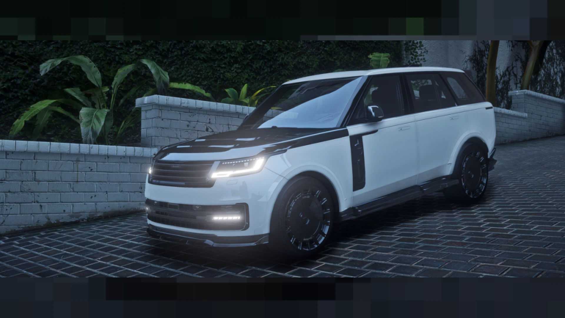 Range Rover Mansory 2024 luxury SUV parked on a FiveM city street
