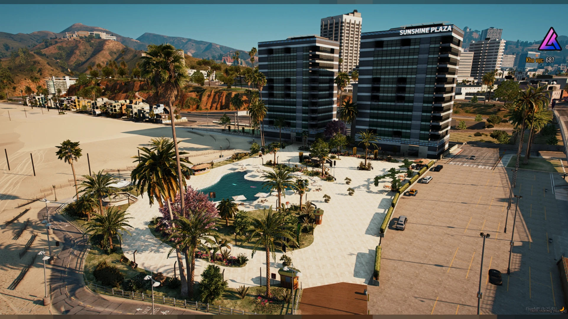 Open courtyard of the sunshine plaza mlo shopping center