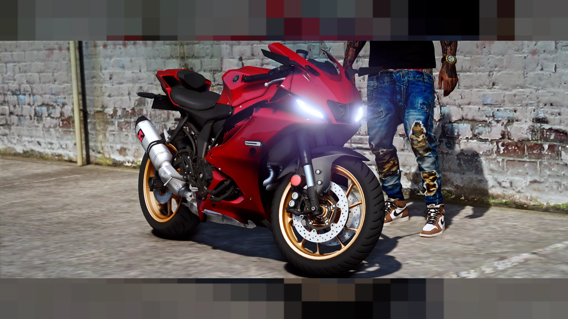 Yamaha R125 FiveM sportbike parked on a city street