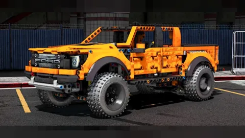 Ford Raptor Lego brick-built truck in a FiveM off-road scene