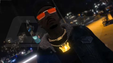 Golden crown chain pendant on an MP male character in FiveM — view 2