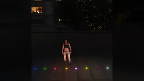 Little lights props glowing in a cosy FiveM interior