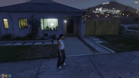 Player grabbing a stolen parcel using a parcel theft script in FiveM